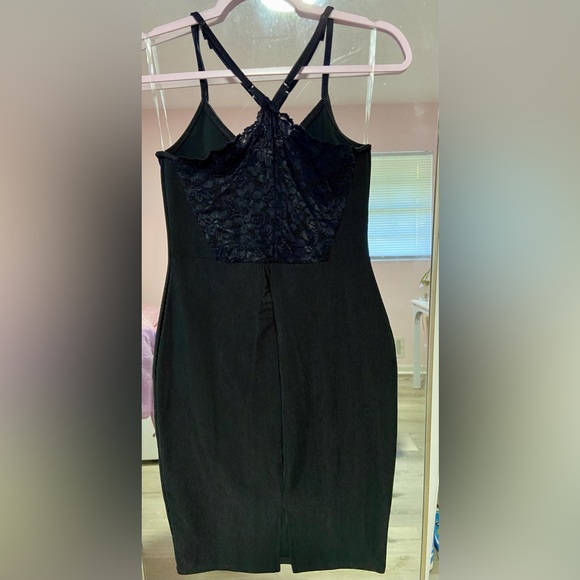 Cute and sexy midi dress with lace back and slit. Brand new Fashion Nova - Picture 4 of 5